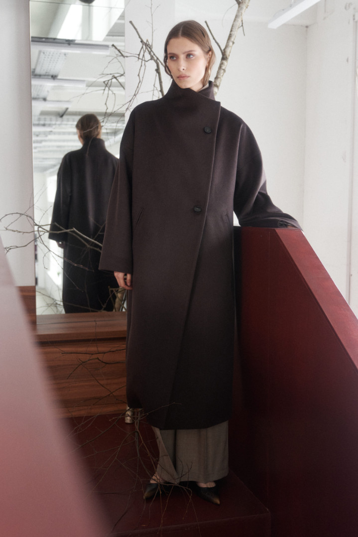Пальто свободного силуэта со стойкой