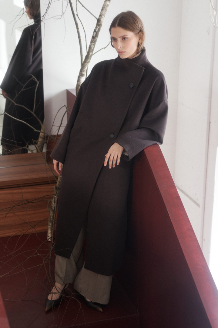 Пальто свободного силуэта со стойкой