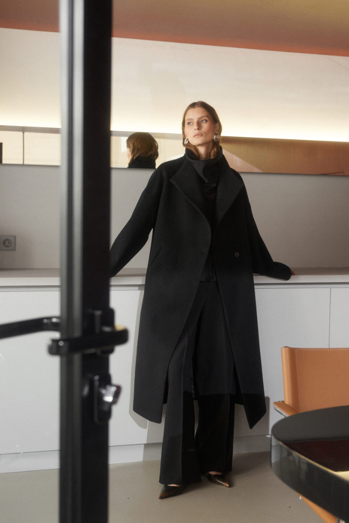 Пальто свободного силуэта со стойкой