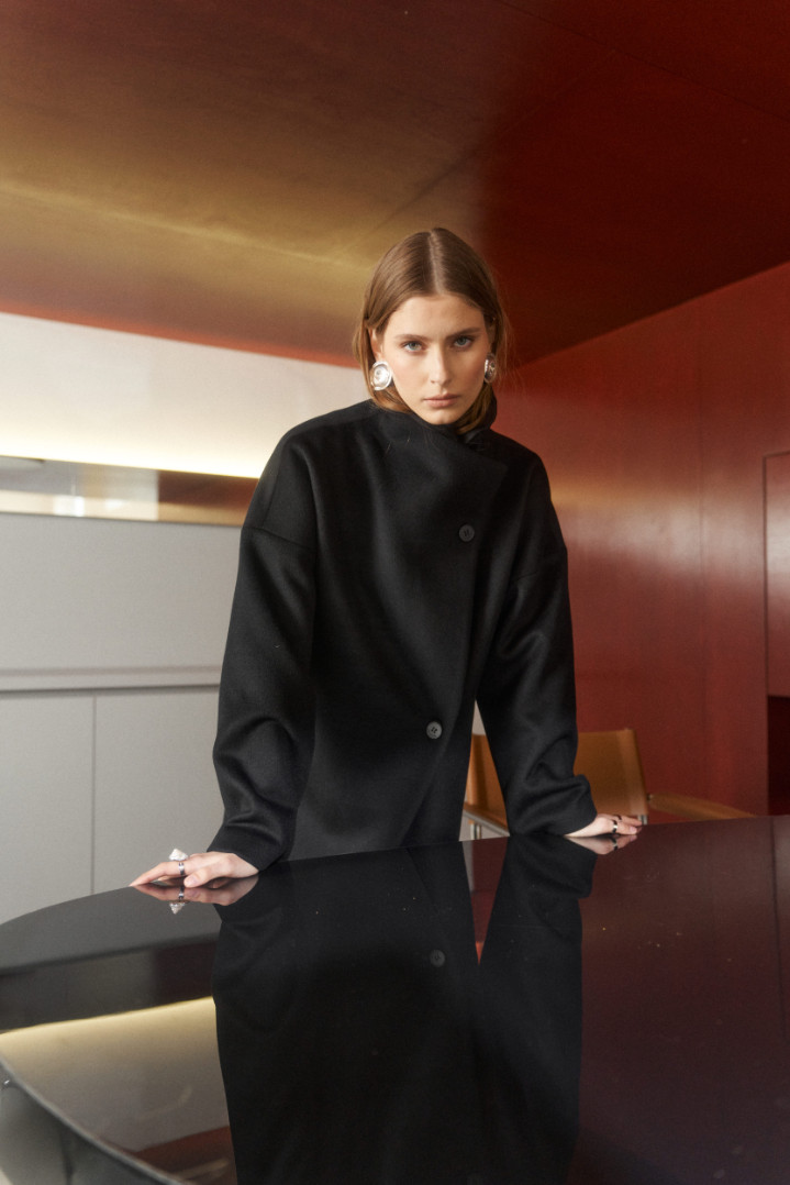 Пальто свободного силуэта со стойкой