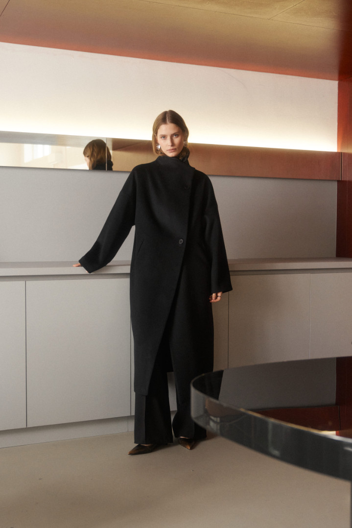 Пальто свободного силуэта со стойкой