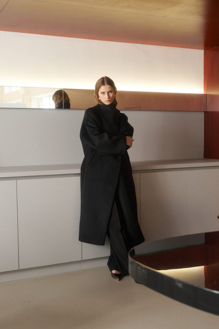 Пальто свободного силуэта со стойкой