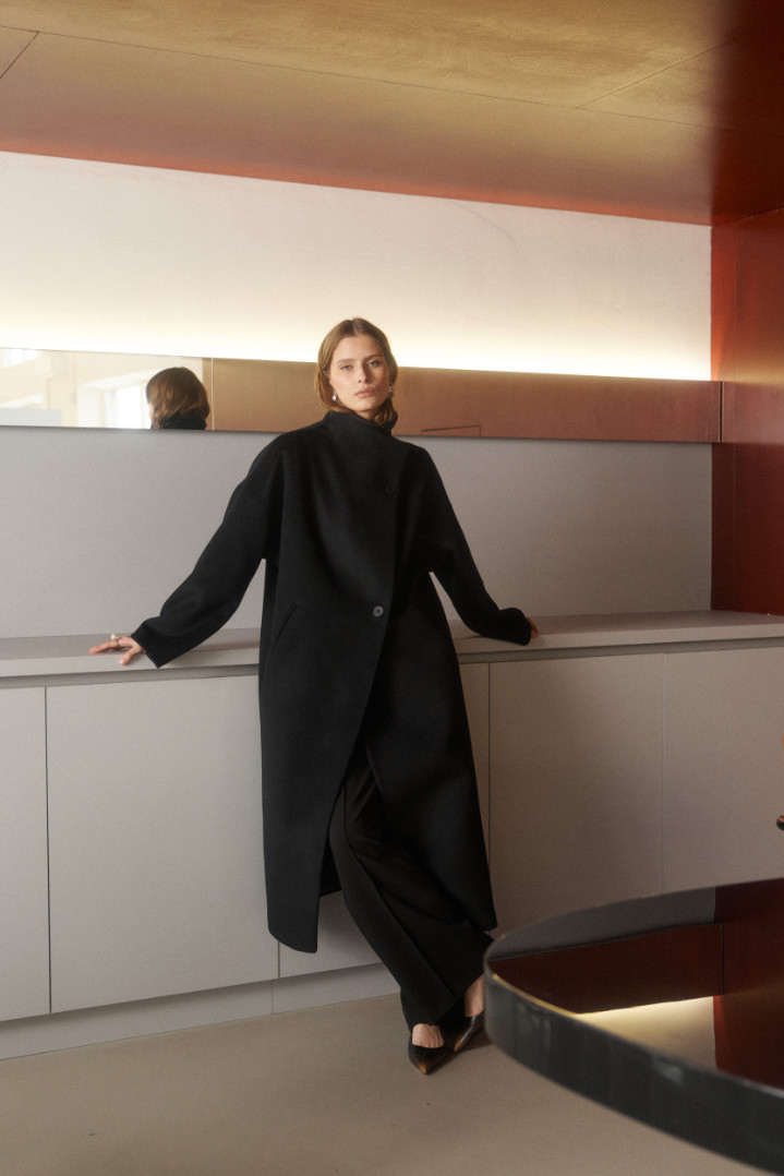 Пальто свободного силуэта со стойкой