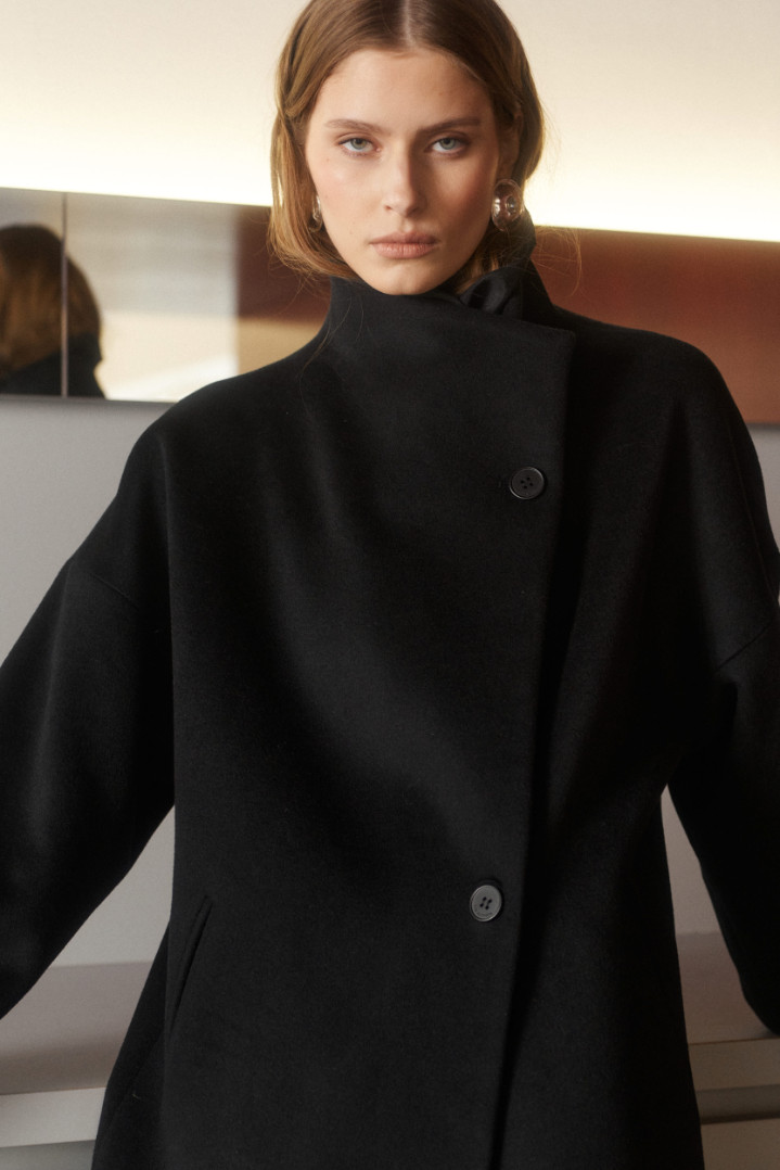 Пальто свободного силуэта со стойкой