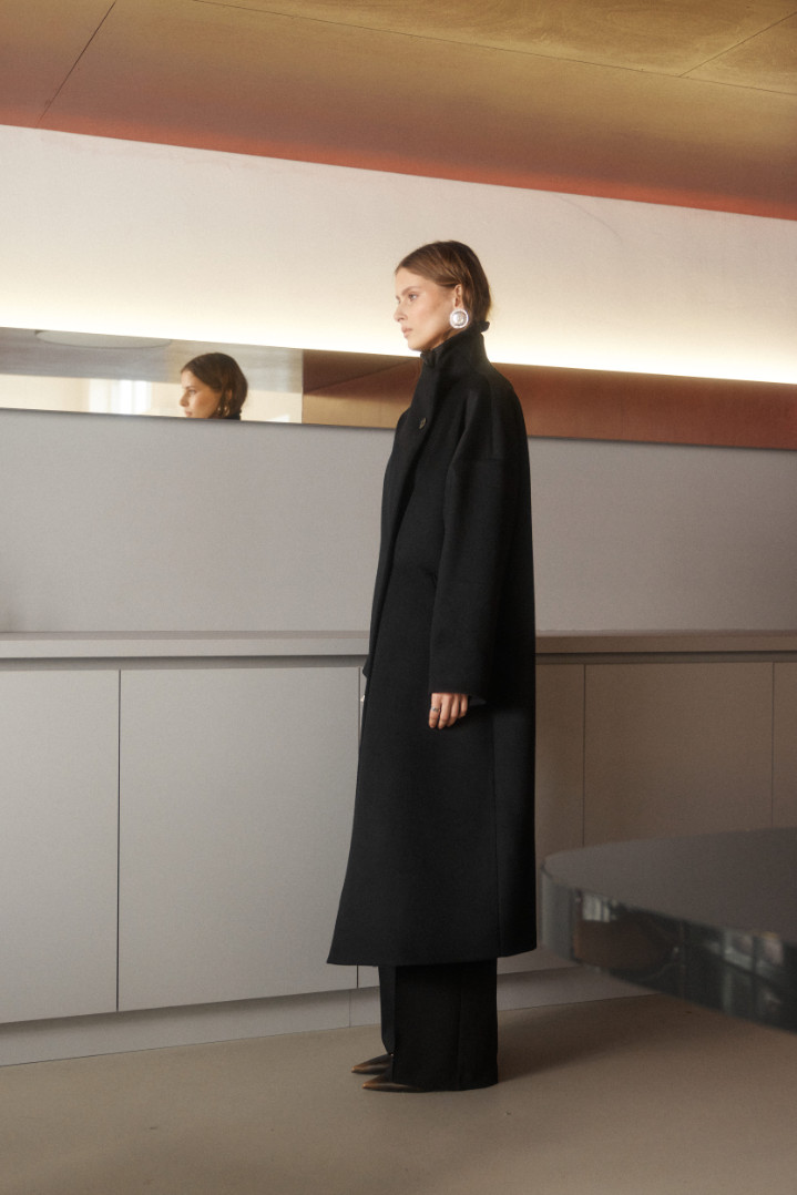Пальто свободного силуэта со стойкой