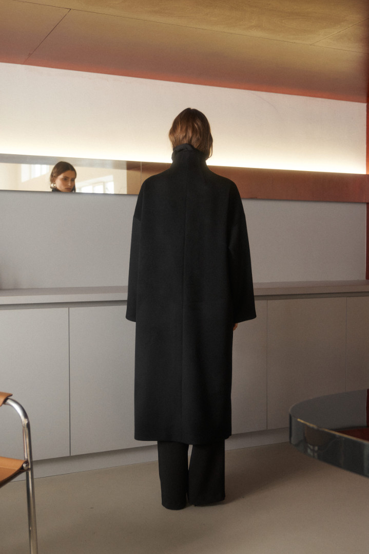 Пальто свободного силуэта со стойкой