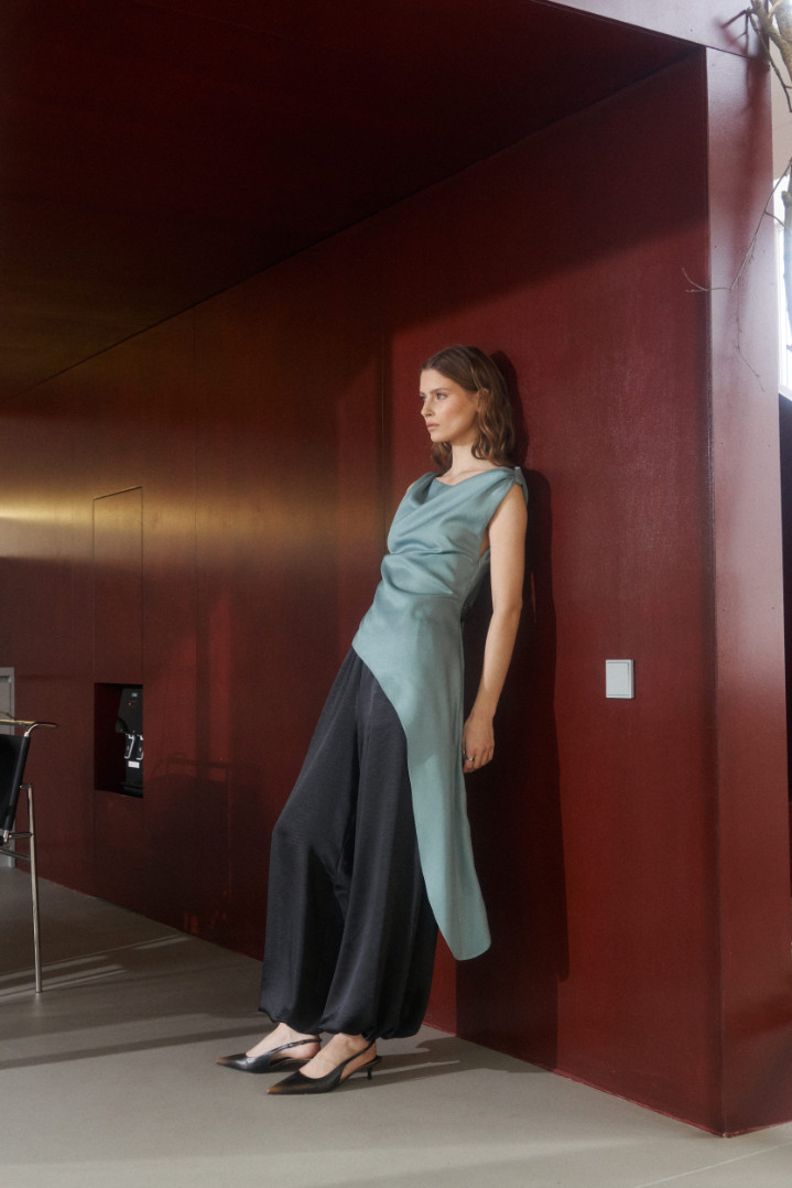 Топ ассиметричный из итальянской ткани