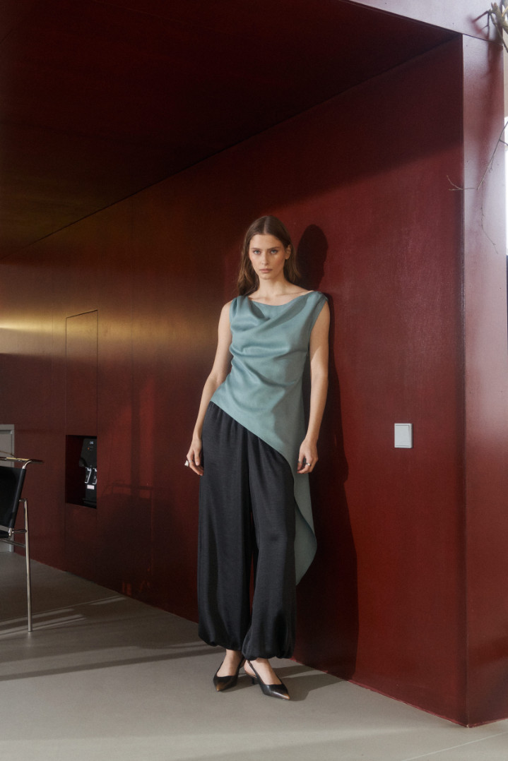 Топ ассиметричный из итальянской ткани