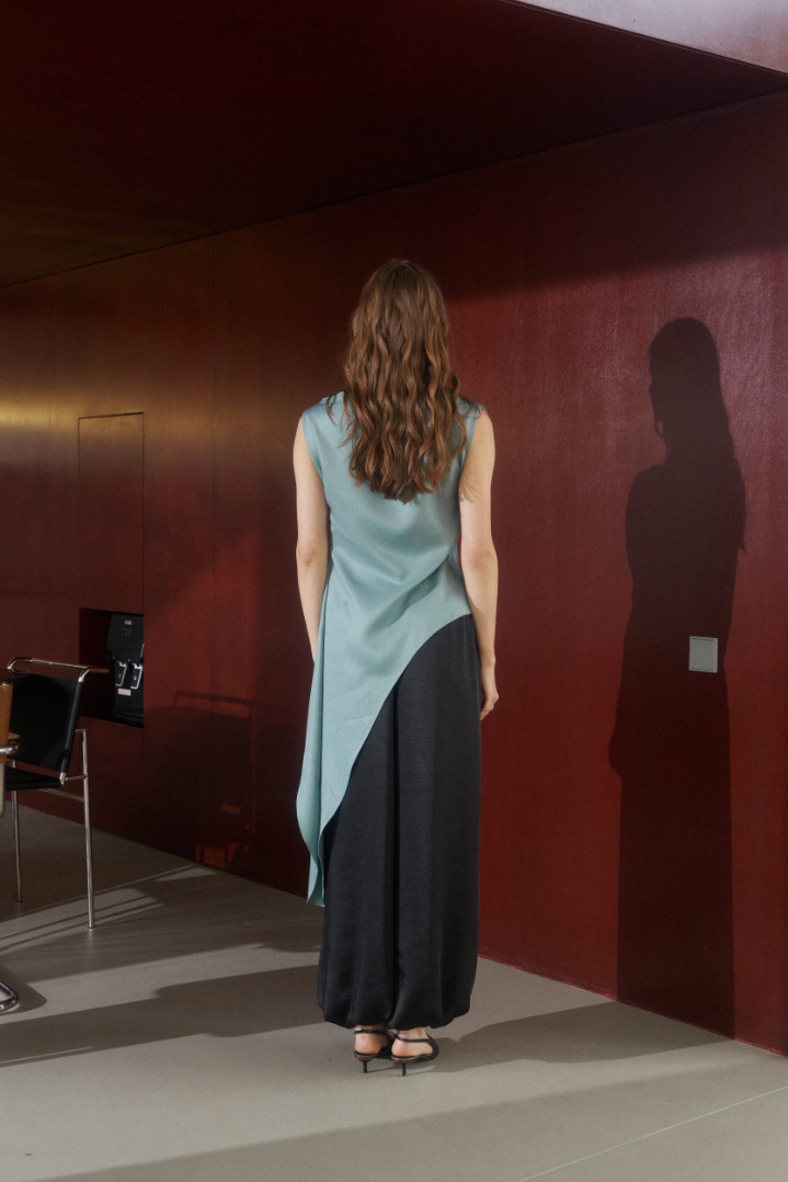 Топ ассиметричный из итальянской ткани