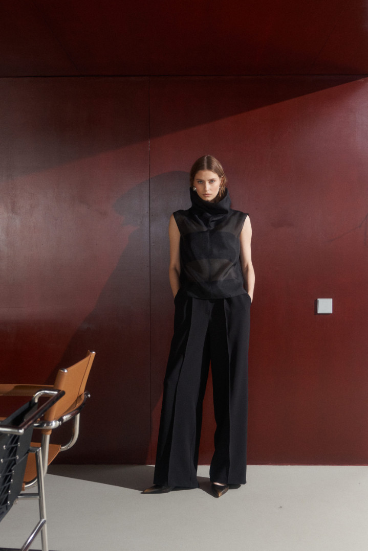 Топ полупрозрачный со стойкой