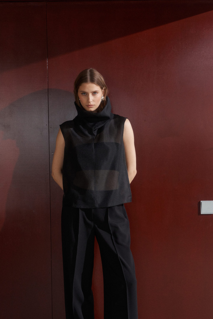 Топ полупрозрачный со стойкой