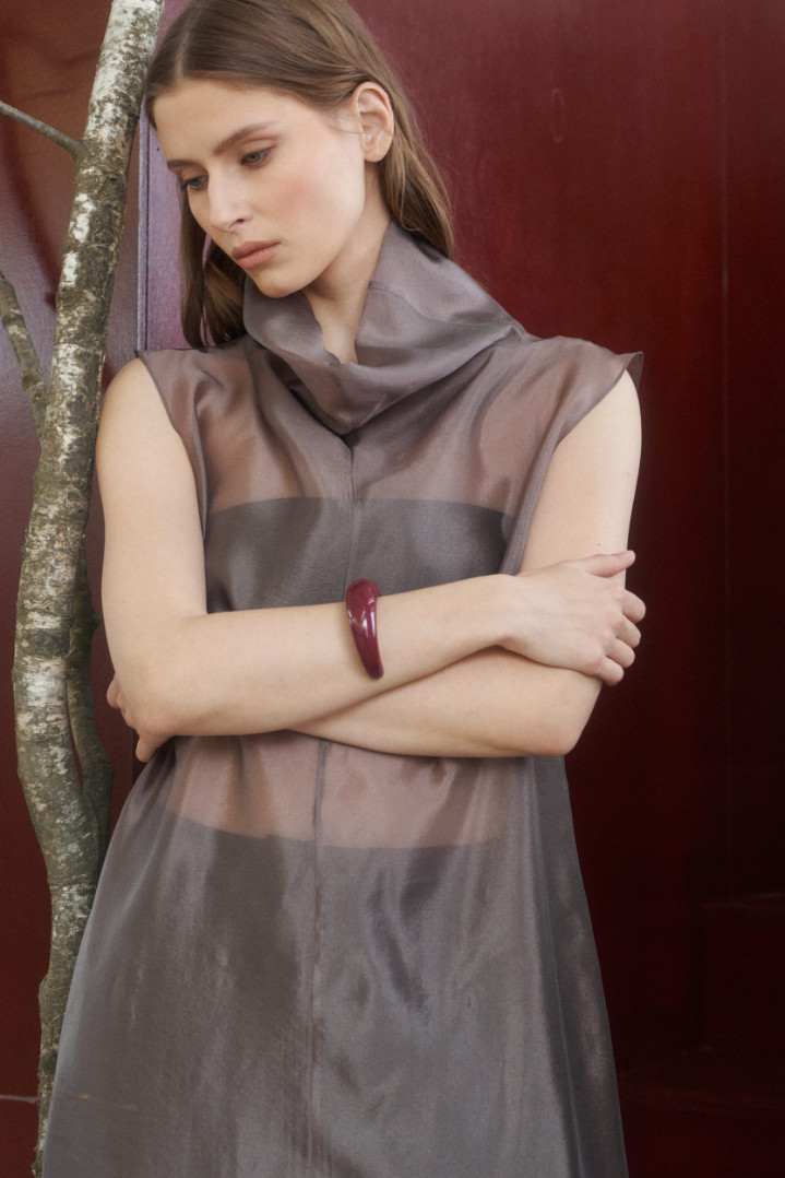 Платье полупрозрачное со стойкой